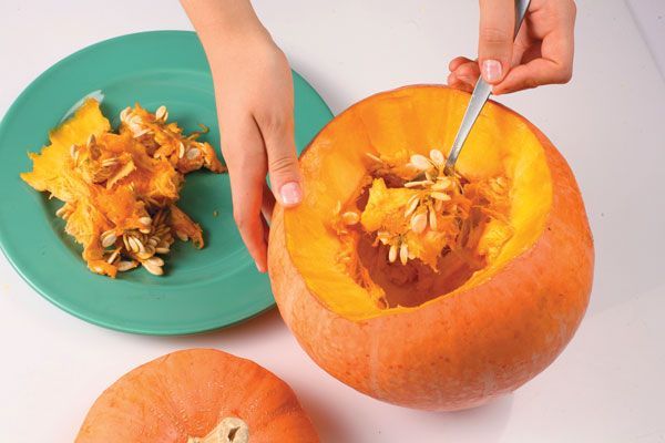 Wycinanie dyni na Halloween