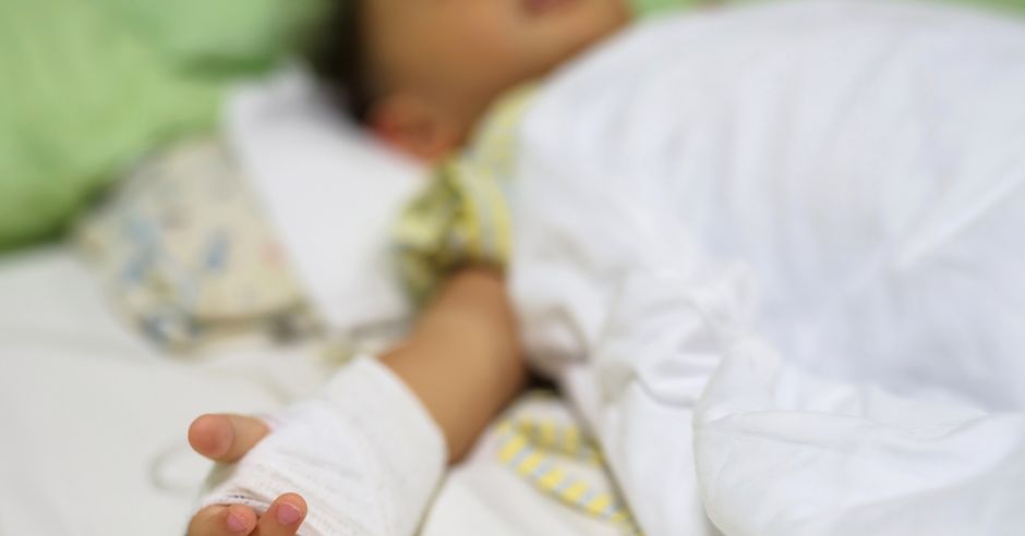 3-latek dotkliwie pobity i zgwałcony przez konkubenta matki