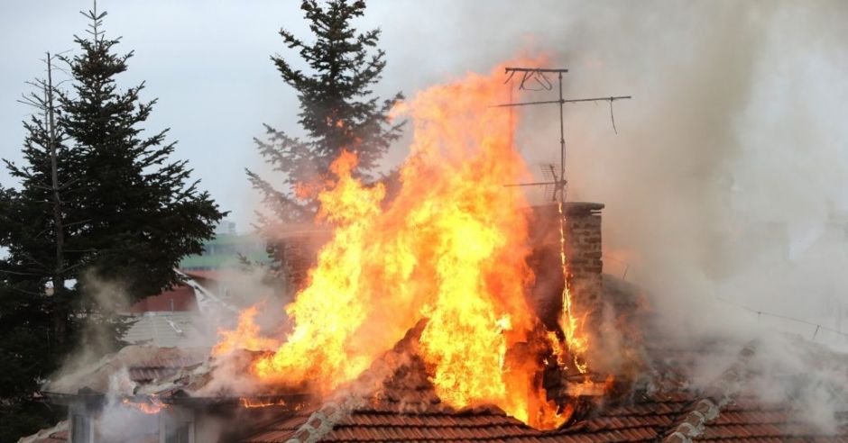 3-latek wzniecił pożar w mieszkaniu