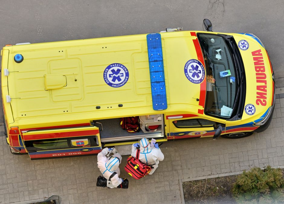 Z powodu koronawirusa brakuje karetek