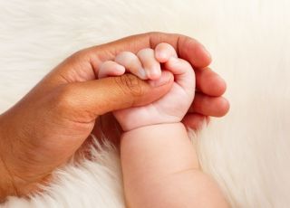 Adopcja dziecka po 40. Czy jest możliwa?