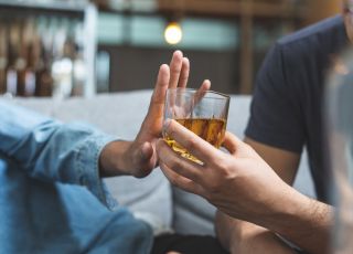 alkohol pity przez ojca źle wpływa na płód