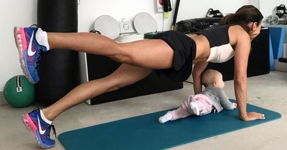 Anna Lewandowska trenuje małą Klarę