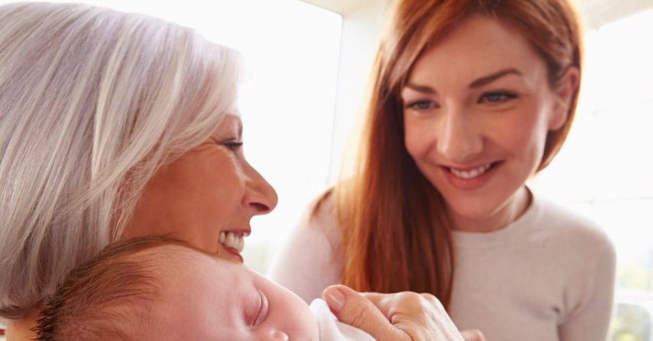 Babcia i mama z dzieckiem