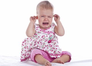 ból ucha niemowlaka lub ząbkowanie