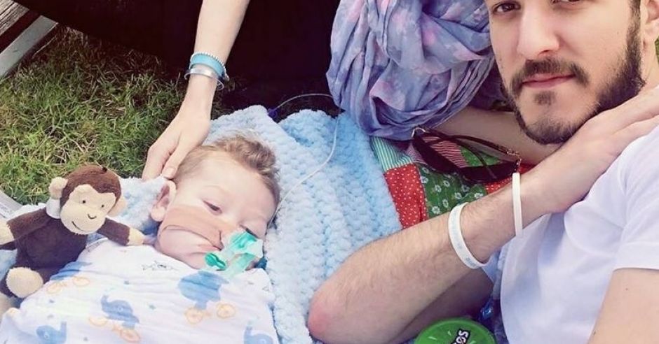 Charlie Gard z rodzicami