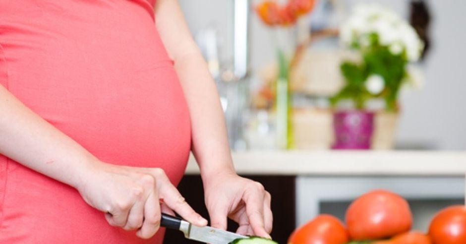 ciąża, dieta w ciąży, kobieta, brzuch w ciąży, warzywa, odżywianie w ciąży