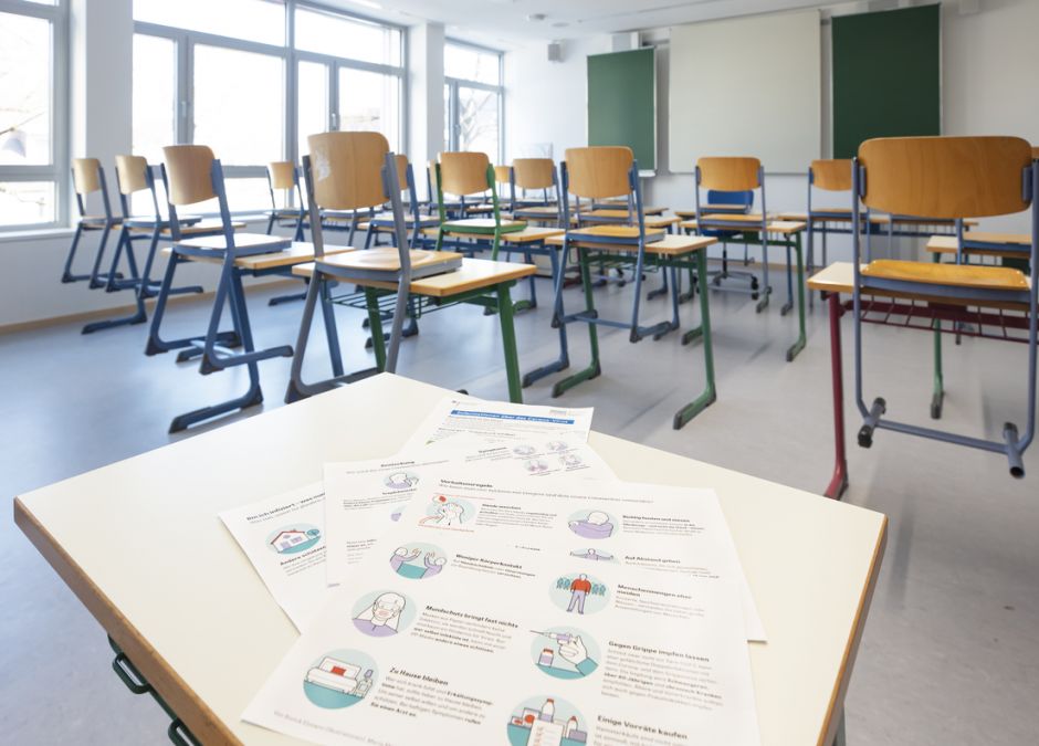 Coraz więcej szkół zawiesza nauczanie stacjonarne