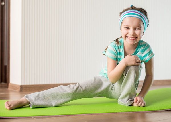 Ćwiczenia dla dzieci rozciąganie nóg