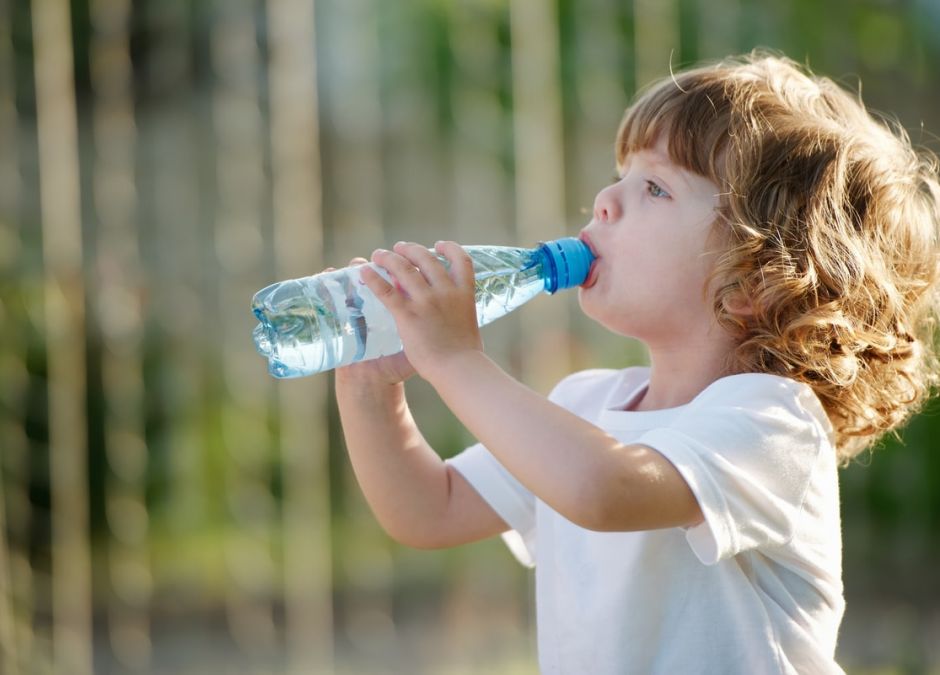 Czy plastikowe butelki są bezpieczne dla dzieci