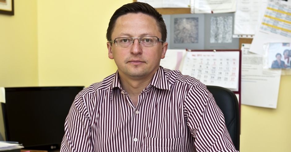 dr hab. prof. nazw. Rober Śmigei, ppediatra, neonatolog i genetyk z Uniwersytetu Medycznego we Wrocławiu