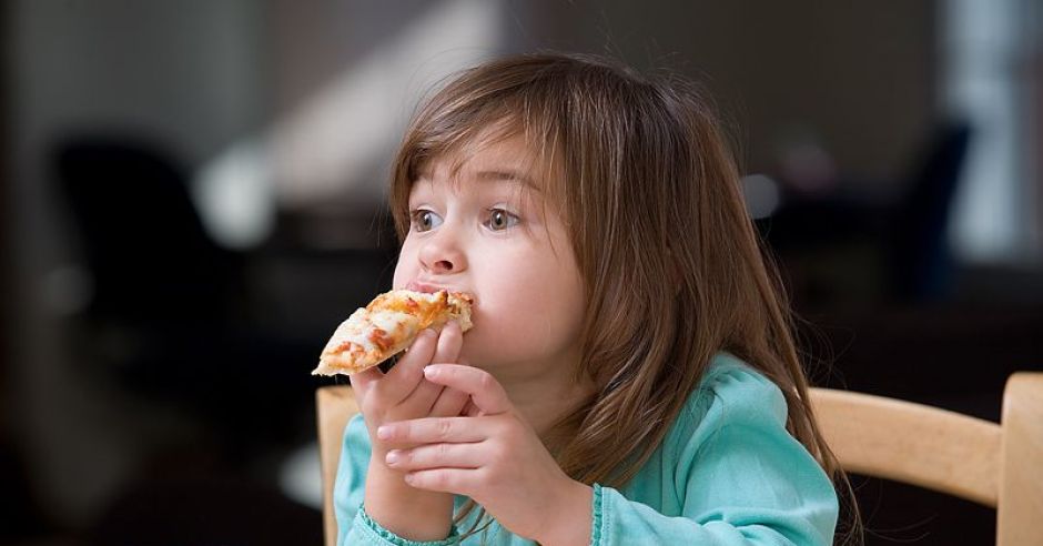 dziecko, dziewczynka, jedzenie, pizza
