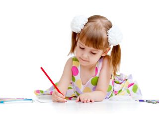 dziecko, dziewczynka, przedszkolak, rysowanie, nauka pisania