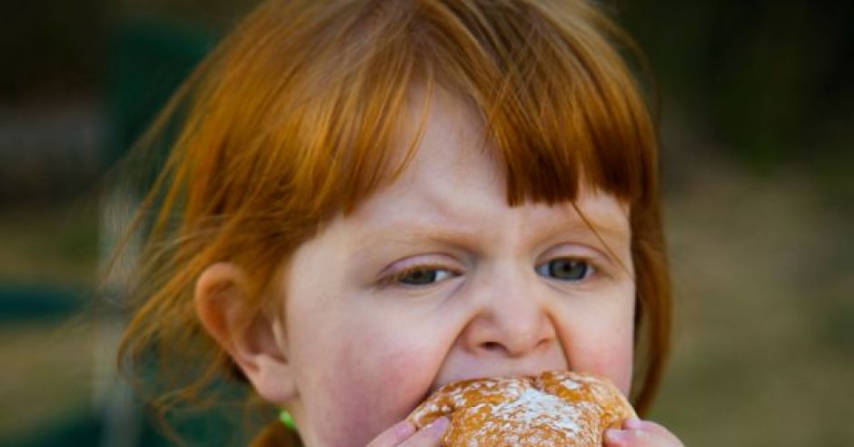 dziecko, hamburger, kuchnia dla malca, otyłość