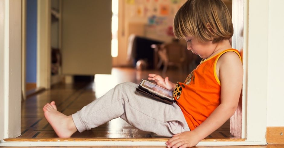 dziecko i tablet