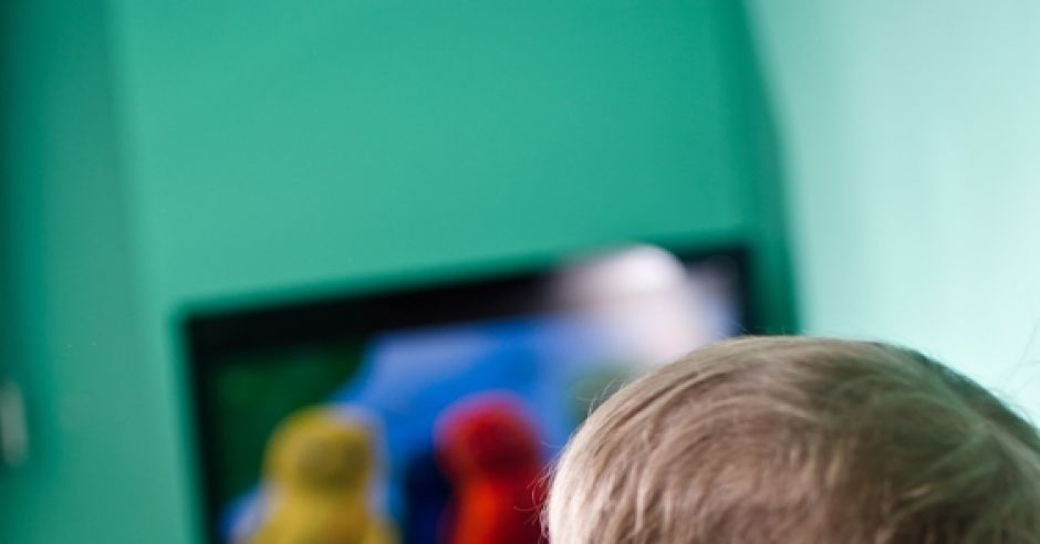 dziecko i telewizja, dziecko przed tv