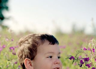 dziecko, kwiaty, łąka
