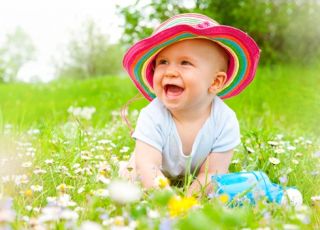 dziecko, niemowlę, śmiech, łąka, lato