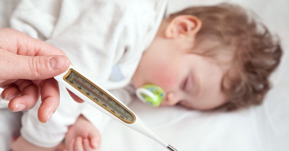 Dziecko z gorączką nie musi dostawać od razu leków