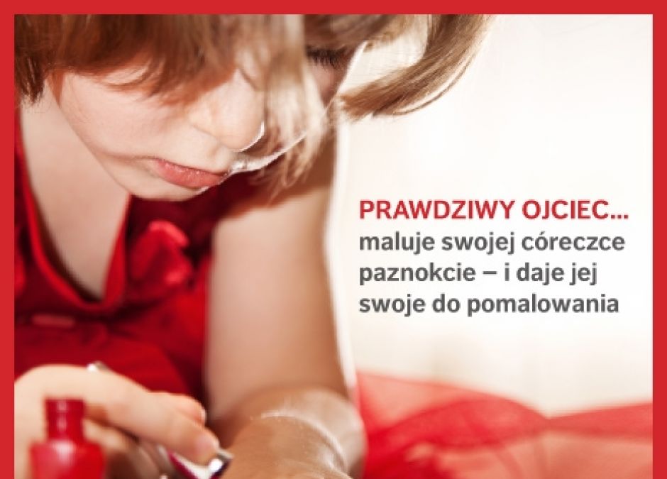 dzień ojca, tata maluje paznokcie