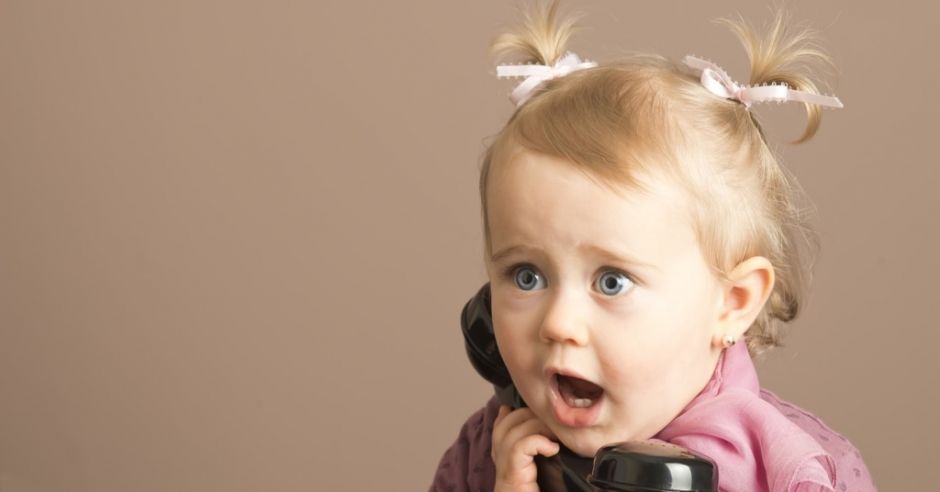 dziewczynka telefon