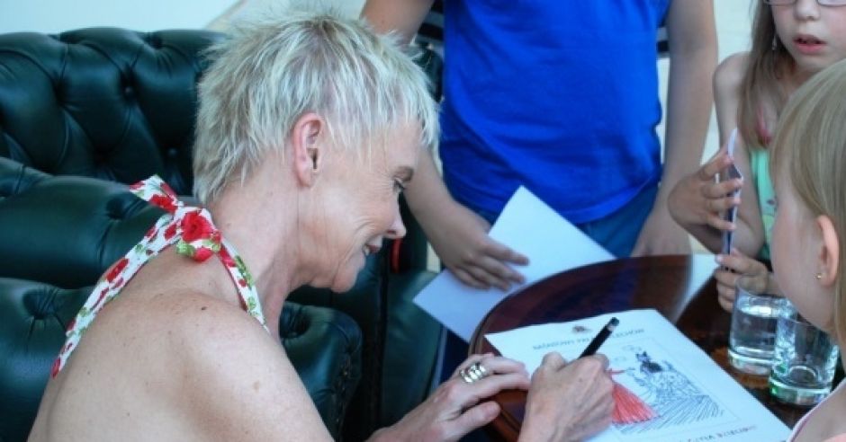Ewa Błaszczyk w Pałacu w Żelechowie - akcja "Cała Polska czyta dzieciom w Pałacu Żelechów"