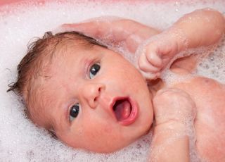 kąpiel noworodka, pielęgnacja noworodka