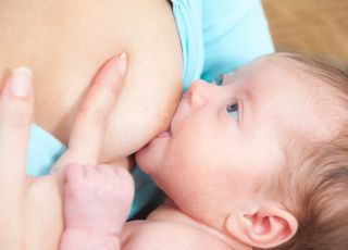 karmienie noworodka, bezpieczeństwo noworodka