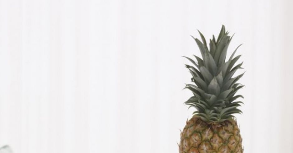 kobieta, ciąża, owoce egzotyczne, ananas, mama, odżywianie w ciąży