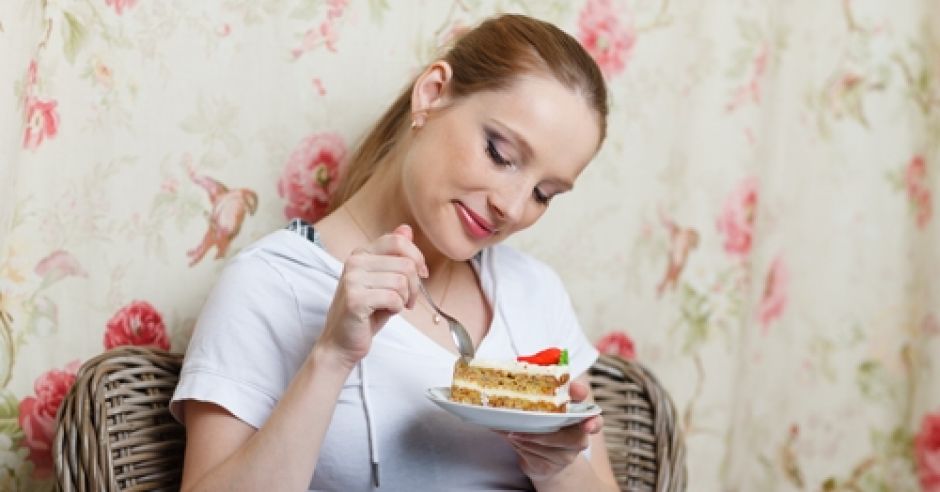 kobieta w ciąży, ciąża, dieta w ciąży, ciastko