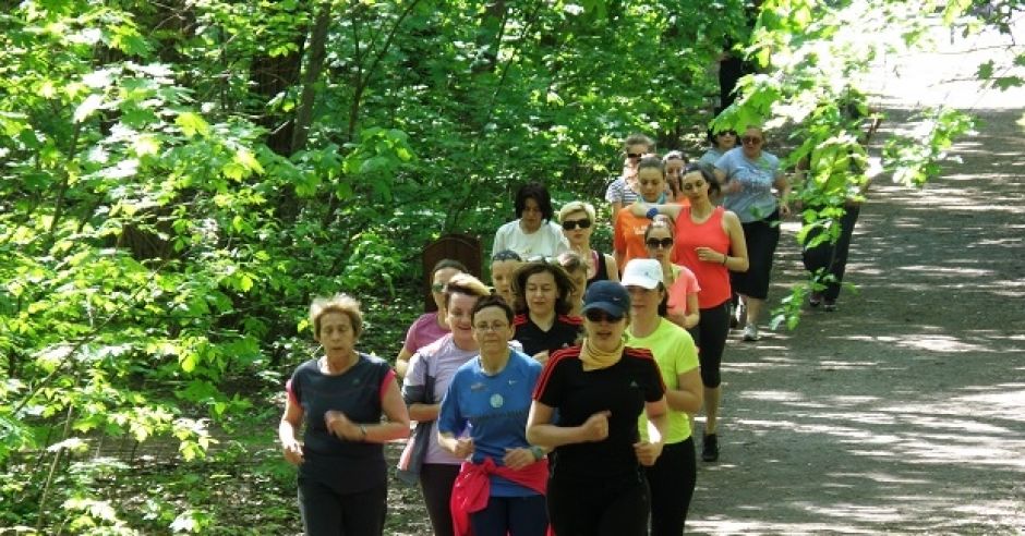 kobiety biegają w ramach akcji Women's run