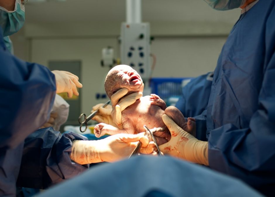 koronawirus: zakażona matka urodziła zdrowe dziecko!