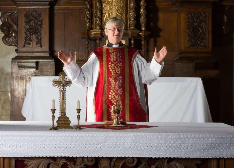 ksiądz mówi le mamy rodzić dzieci