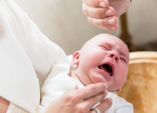 Ksiądz uderzył dziecko podczas chrztu