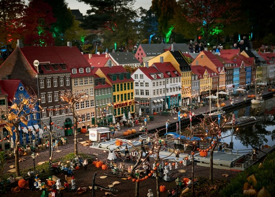 Legoland Halloween, miasteczko