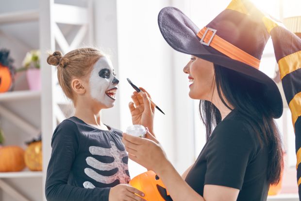 jak przebrać dziecko na Halloween - makijaż