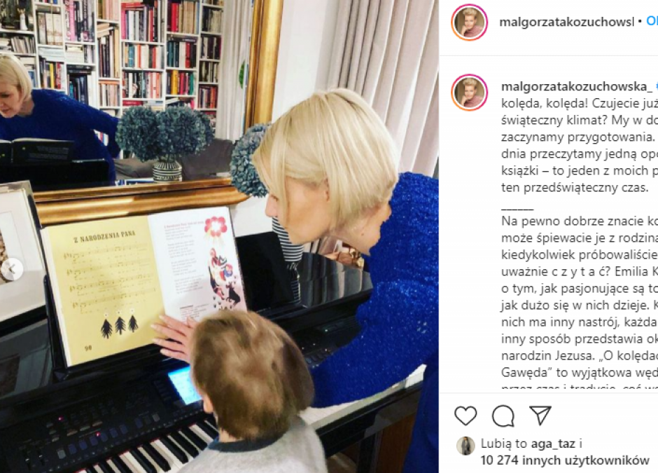 Małgorzata Kożuchowska z synem przy pianinie
