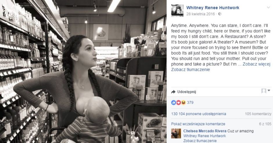 Mama karmi synka piersią w supermarkecie