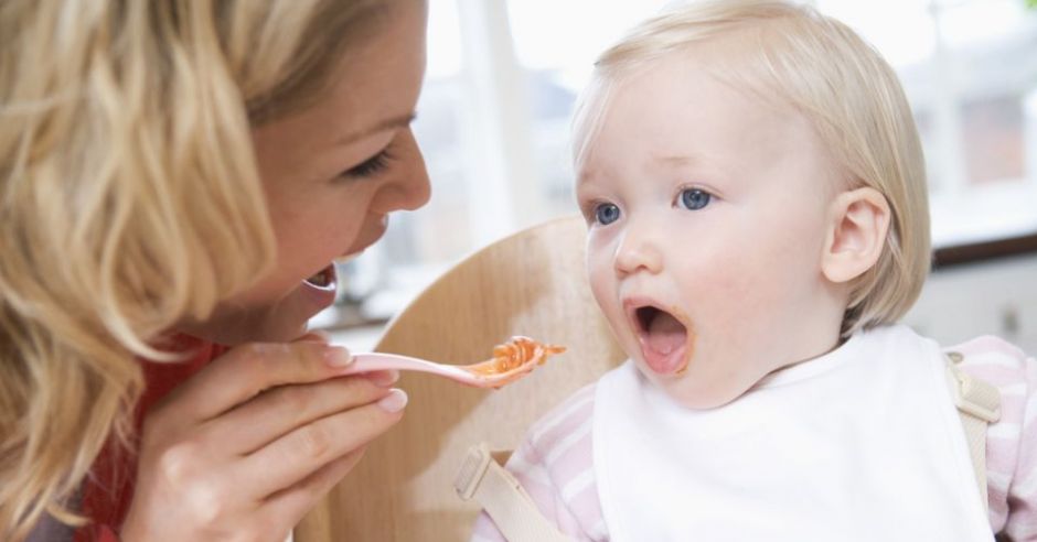 mama, niemowlę, karmienie