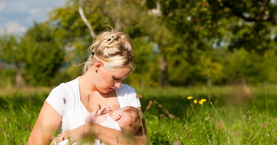 mama, niemowlę, karmienie piersią