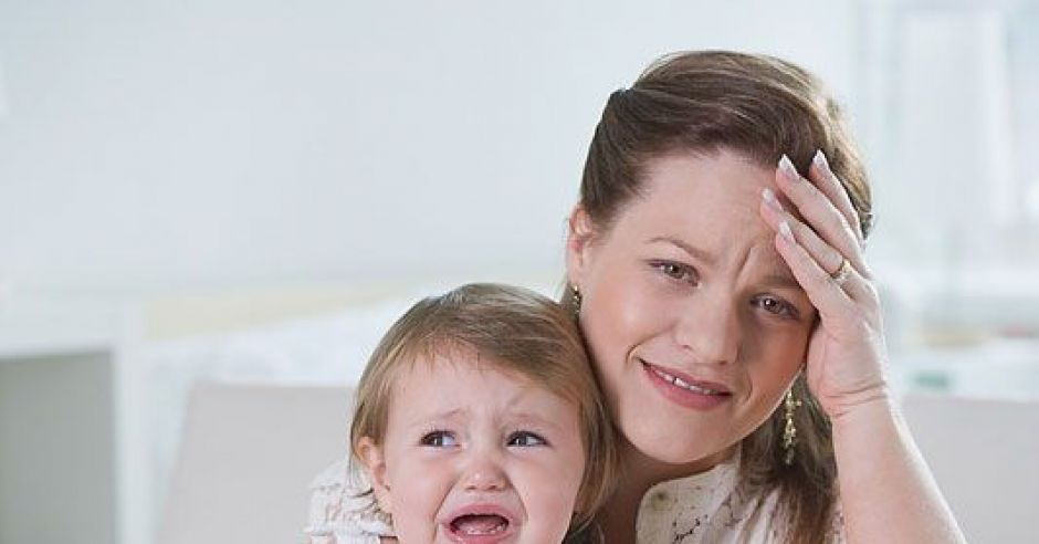 mama, niemowlę, płacz, komputer