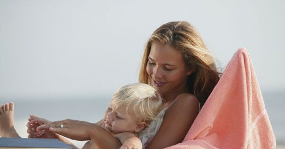 mama, plaża, lato, niemowlę