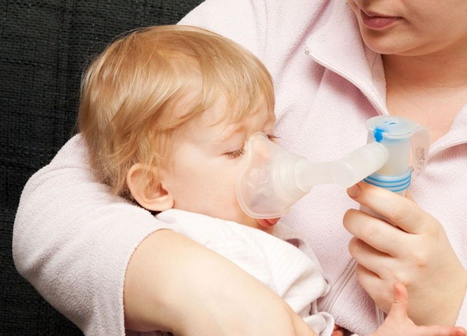 mama wsadziła dziecku głowę do zamrażalnika