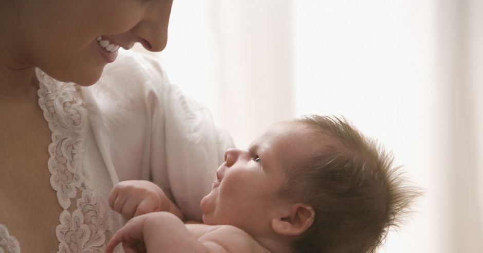 Mama z noworodkiem, noworodek, niemowlę,