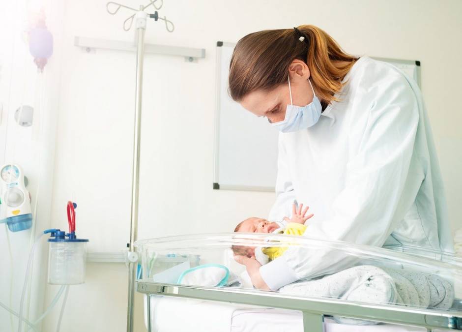 mama z noworodkiem zarażona koronawirusem
