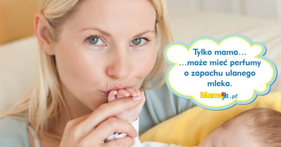 mama ze śpiącym dzieciem