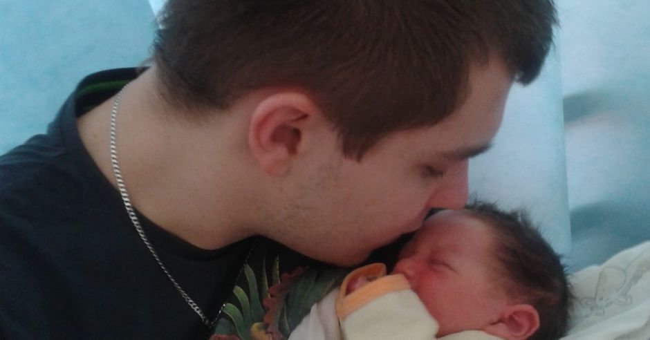 Mateusz Komasara, tata z dzieckiem, ojciec