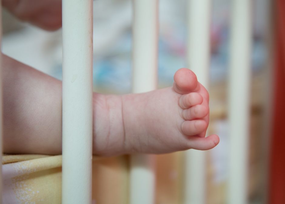 Matka imprezowała przez tydzień. Dziecko zmarło z głodu