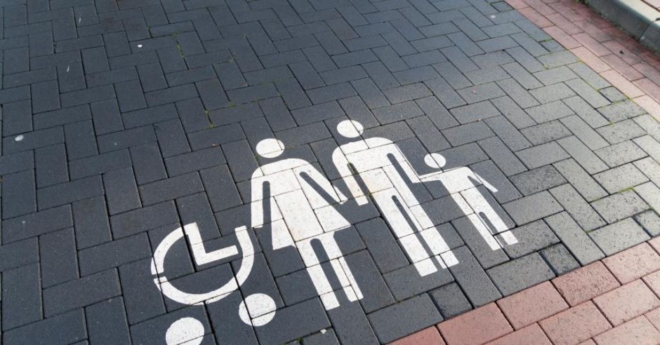 Miejsce parkingowe dla rodziców z dziećmi