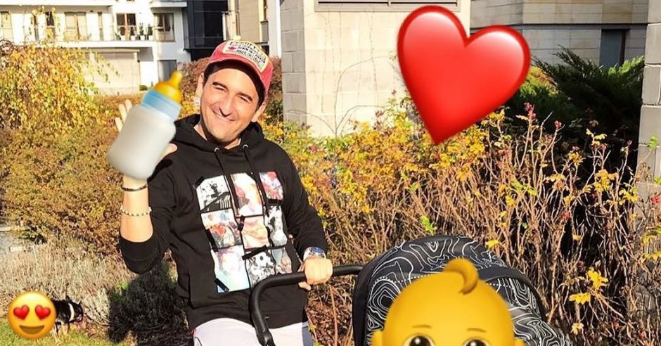 Misiek Koterski z wózkiem